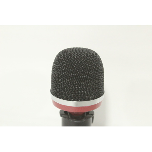 avantone-mondo-dynamic-kick-drum-microphone-with-ssm-microphone-clip-closeup1