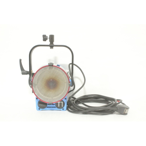 arri-1000w-t1-location-fresnel-with-stand-mount-front1
