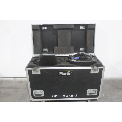 2-martin-mac-viper-wash-moving-head-light-in-wheeled-hard-case-case2